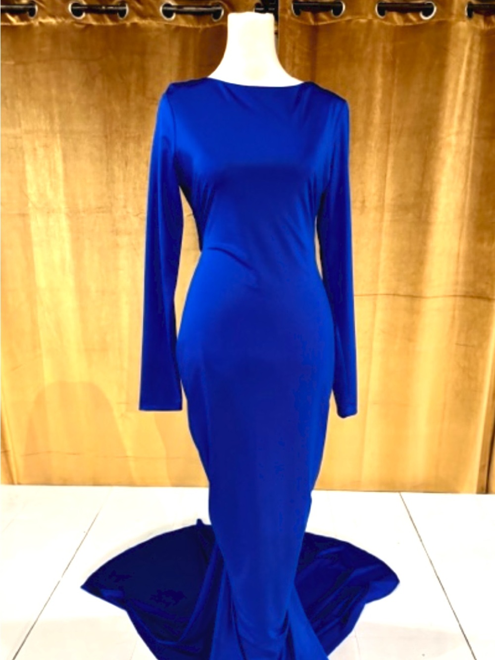 Elegant Long-Sleeve Royal Blue Backless Evening Dress